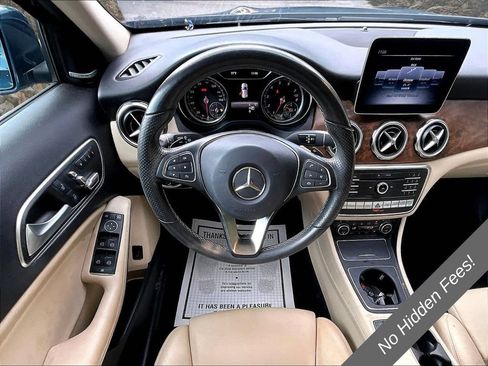 Used 2020 Mercedes-Benz GLA 250 4MATIC w/ Premium Package image 5