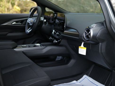 New 2026 Chevrolet Equinox EV LT w/ Comfort Package image 32