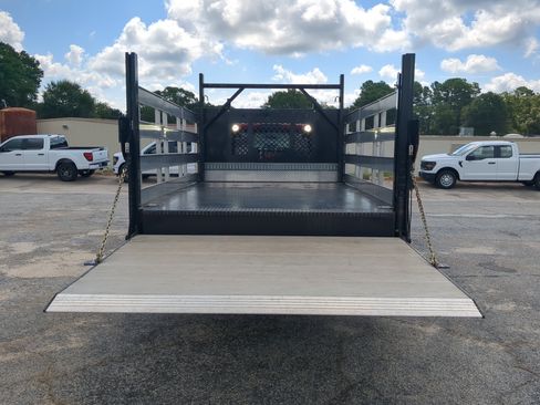 Used 2022 RAM 5500 Tradesman w/ Chrome Appearance Group RWD image 11