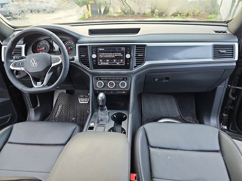 Used 2021 Volkswagen Atlas Cross Sport SE w/ Panoramic Sunroof Package image 9