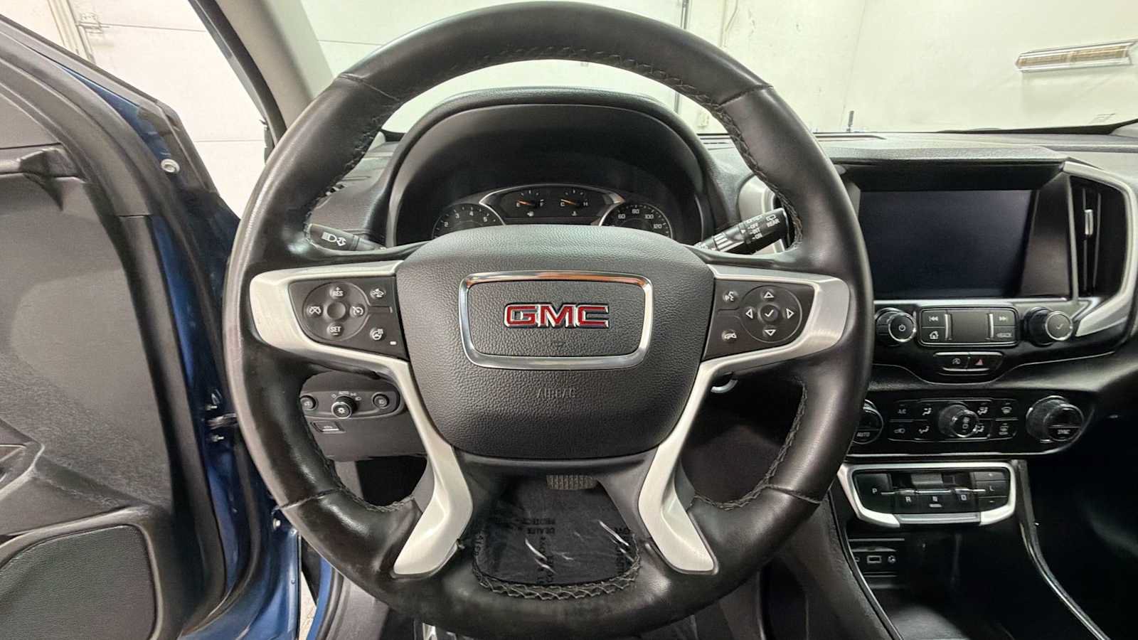 Used 2024 GMC Terrain SLT AWD/4WD image 16