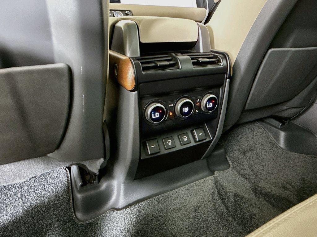 Used 2022 Land Rover Defender 110 SE AWD/4WD image 16