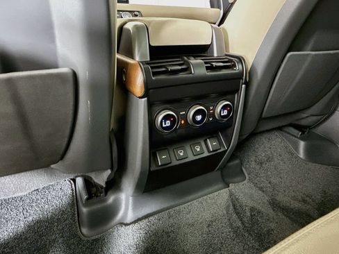 Used 2022 Land Rover Defender 110 SE AWD/4WD image 16