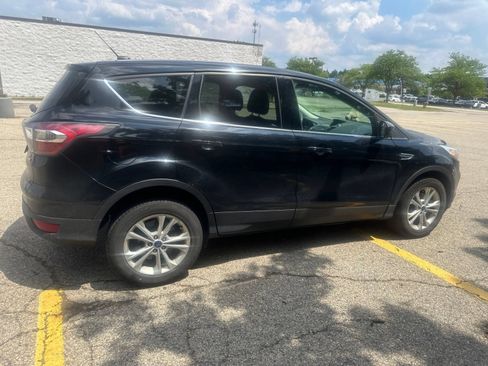 Used 2017 Ford Escape SE FWD image 14