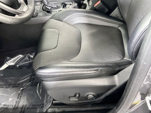 Used 2022 Jeep Cherokee Limited image 18