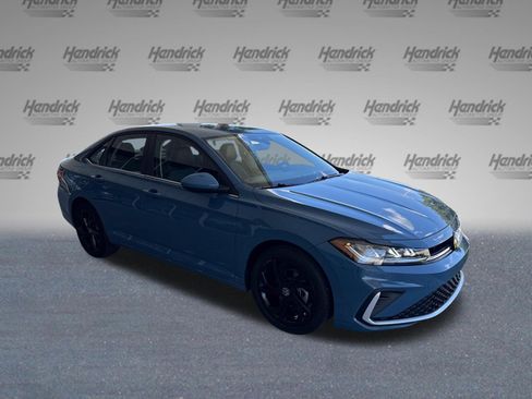 Used 2025 Volkswagen Jetta SE w/ Black Wheel Package FWD image 2