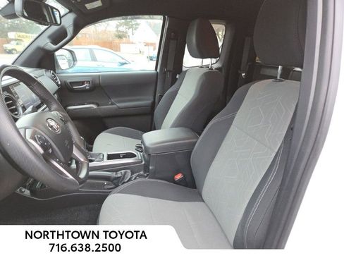 Used 2022 Toyota Tacoma TRD Sport image 16