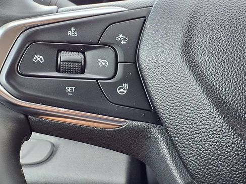 Used 2025 Chevrolet Trax LT w/ LT Convenience Package FWD image 16