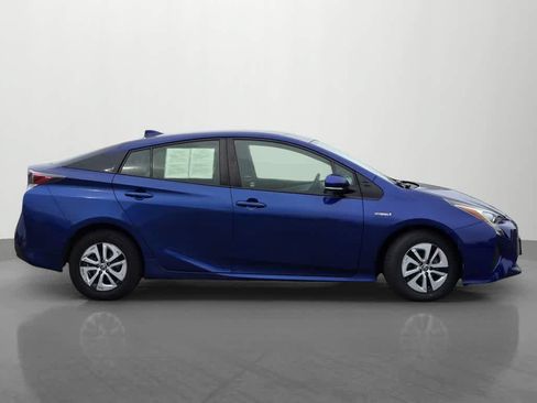 Used 2017 Toyota Prius Two w/ Prius Two Safety Plus Package FWD image 7