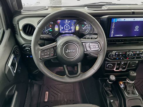 Used 2024 Jeep Wrangler Unlimited w/ Convenience Group AWD/4WD image 17