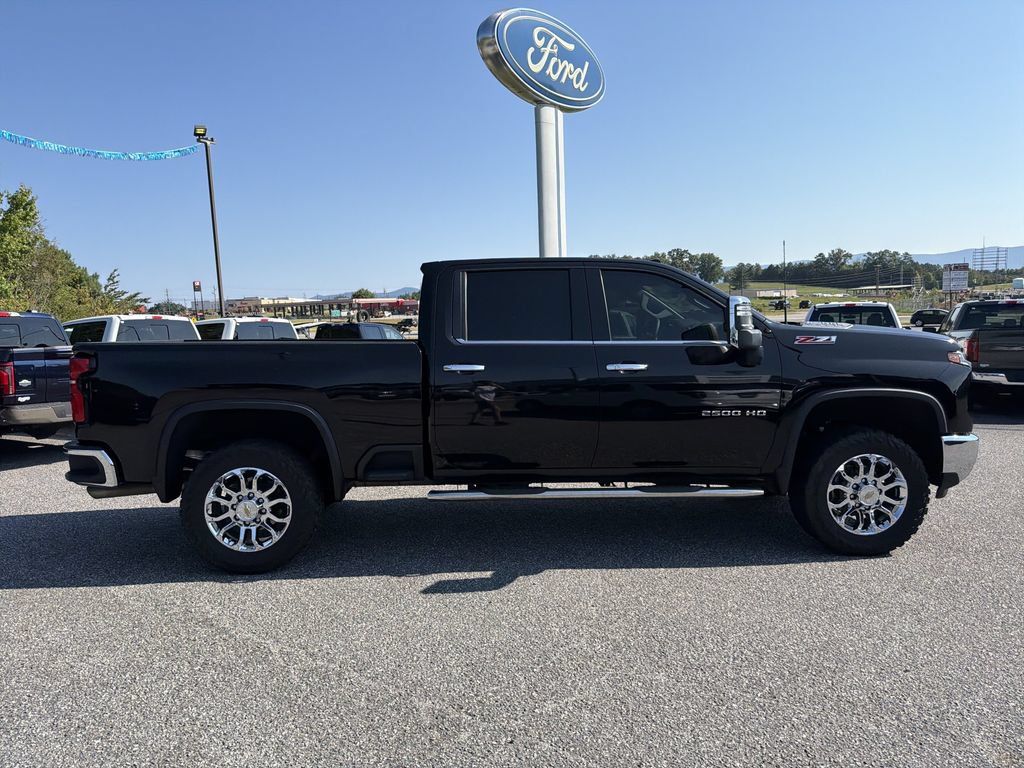 Used 2024 Chevrolet Silverado 2500 LTZ w/ LTZ Convenience Package AWD/4WD image 8