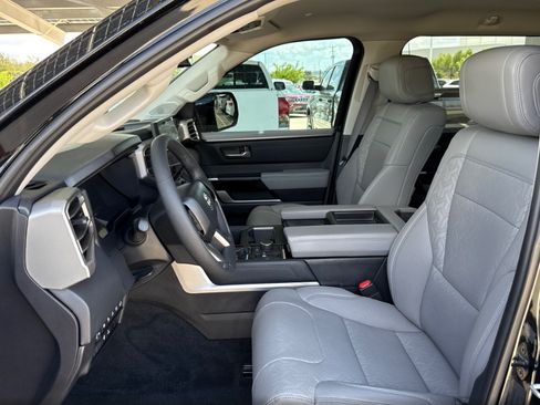 Used 2024 Toyota Tundra Limited AWD/4WD image 7
