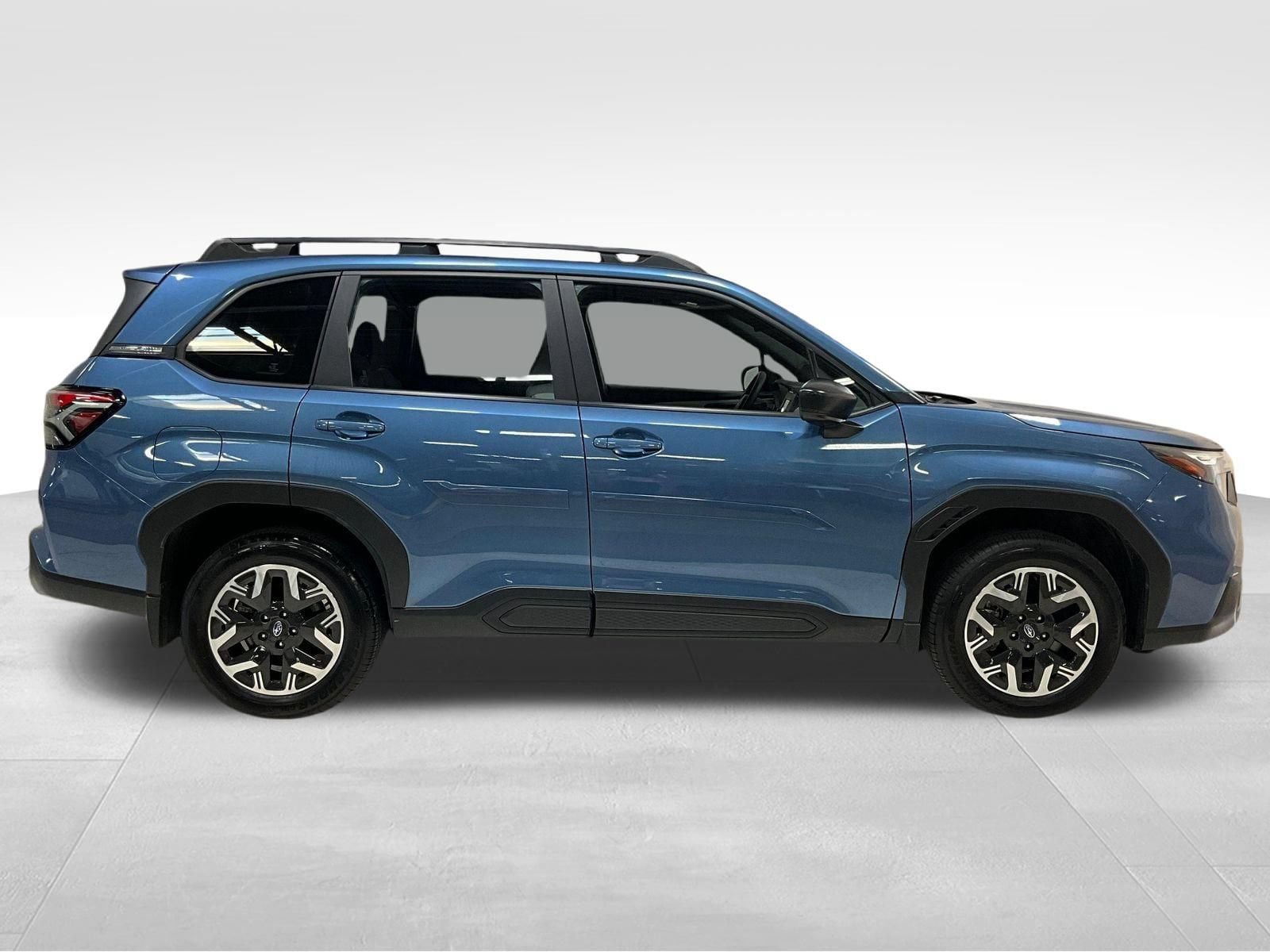 Used 2025 Subaru Forester AWD/4WD image 3