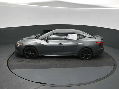 Used 2018 Nissan Maxima SR w/ Midnight Edition FWD image 19