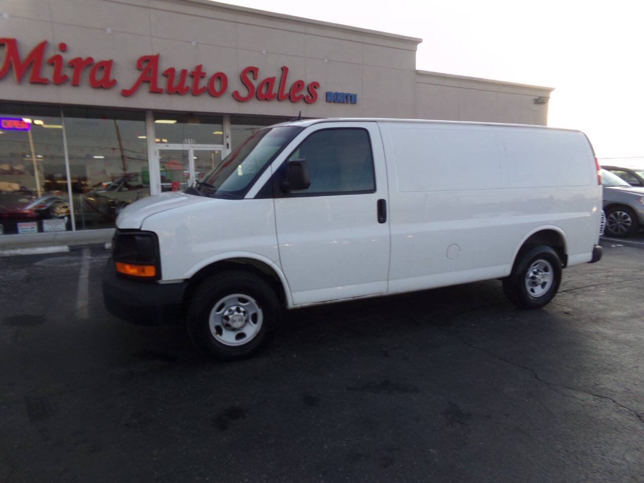 Used 2015 Chevrolet Express 2500 RWD image 1