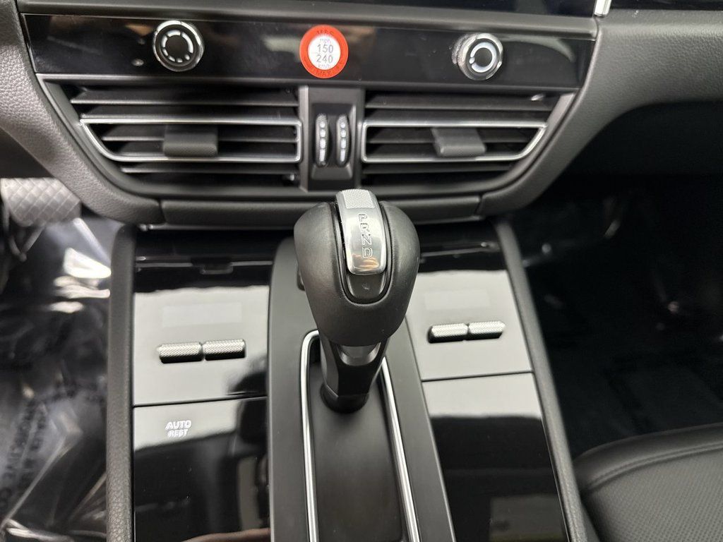 Certified 2026 Porsche Macan S AWD/4WD image 33