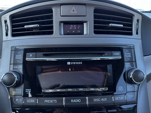 Used 2011 Toyota Avalon Limited image 3