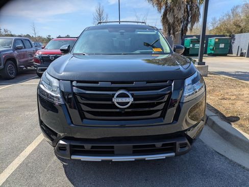 Certified 2024 Nissan Pathfinder Platinum image 2