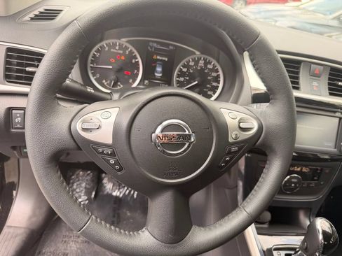 Used 2018 Nissan Sentra SR w/ Technology Package FWD image 9