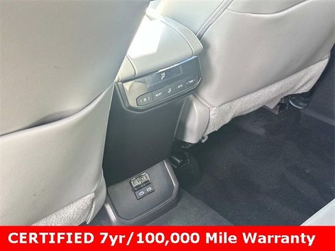 Used 2022 Toyota Highlander XLE image 15