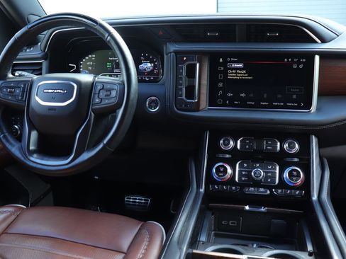 Used 2024 GMC Yukon Denali Ultimate AWD/4WD image 27