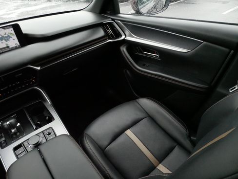 Used 2024 MAZDA CX-90 Plug-In Hybrid w/ Premium Plus AWD/4WD image 11