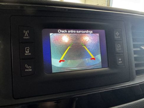 Used 2017 Chrysler Pacifica Touring FWD image 10