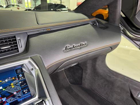 Used 2017 Lamborghini Aventador S image 35