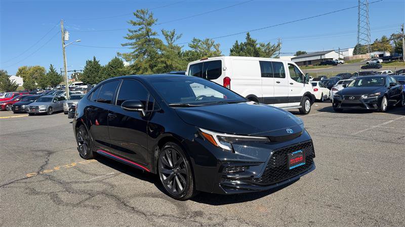 Used 2023 Toyota Corolla SE w/ SE Package FWD image 3