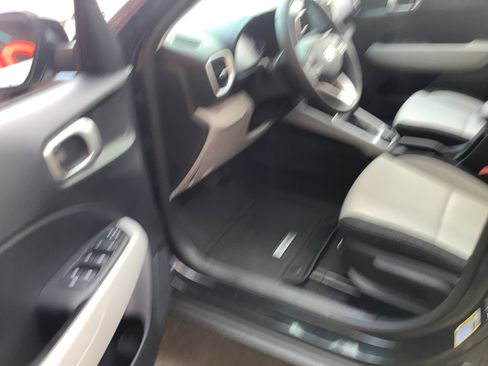 Used 2023 Hyundai Venue SEL w/ Cargo Package FWD image 11