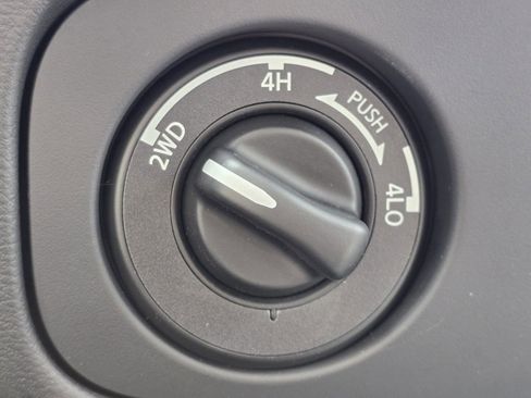 Used 2025 Nissan Frontier S w/ S Utility Package image 15