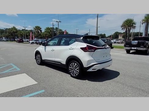 Used 2024 Nissan Kicks SR image 30