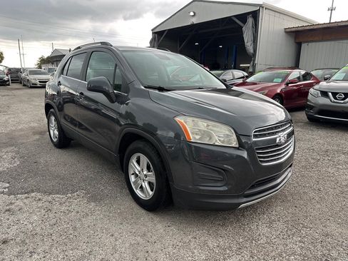 Used 2016 Chevrolet Trax LT w/ LT Convenience Package FWD image 3