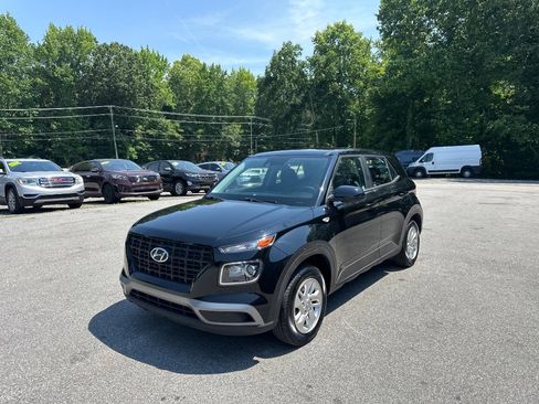 Used 2021 Hyundai Venue SE FWD image 3