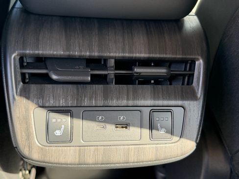 Certified 2024 Nissan Ariya AWD image 13