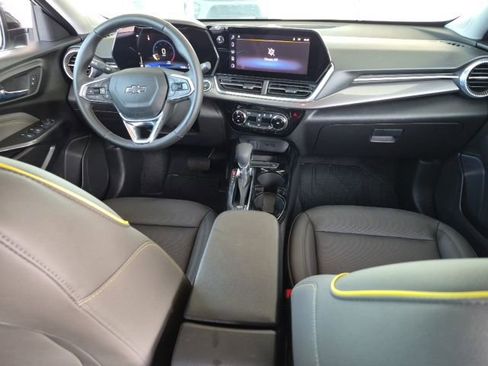 Used 2025 Chevrolet Trax ACTIV FWD image 32