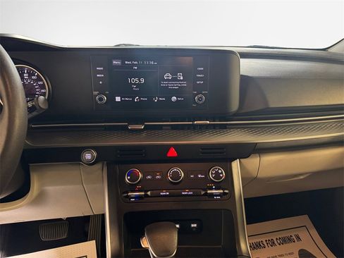 Used 2023 Kia Carnival LX image 22