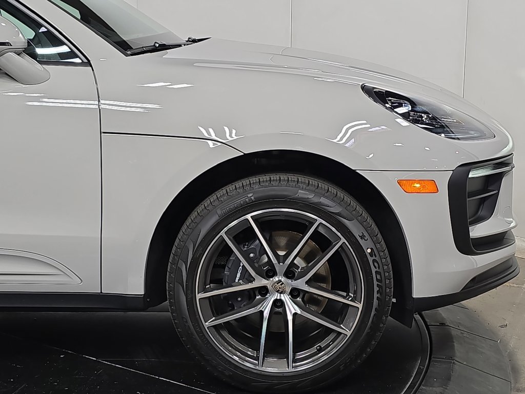 Certified 2026 Porsche Macan AWD/4WD image 11