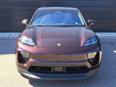 Certified 2025 Porsche Macan Electric image 10