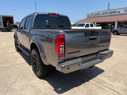 Used 2021 Nissan Frontier SV w/ Midnight Edition Floor Mats image 5