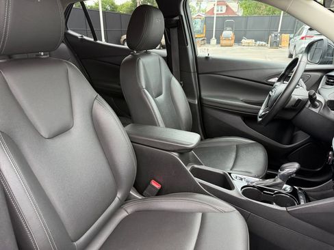 Used 2024 Buick Encore GX Sport Touring FWD image 18