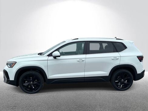 New 2026 Volkswagen Taos SE FWD image 2