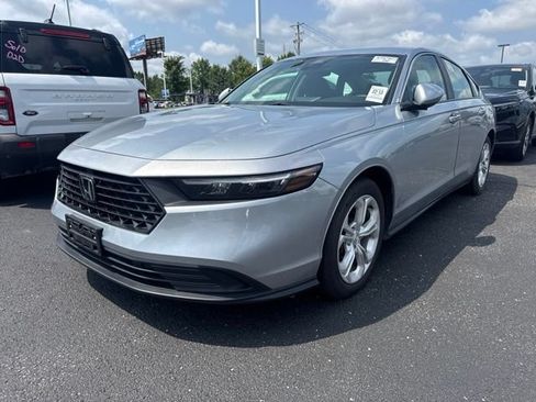 Certified 2025 Honda Accord LX image 3