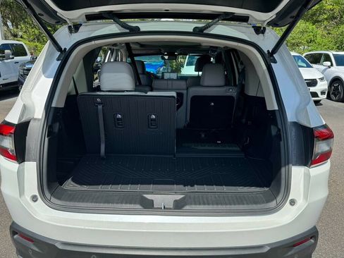 Used 2025 Honda Pilot Touring image 10