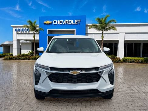 New 2026 Chevrolet Trax LS w/ LS Convenience Package FWD image 2
