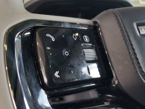 Used 2025 Land Rover Range Rover Velar Dynamic SE image 23