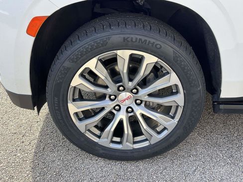 Used 2021 GMC Yukon Denali w/ Denali Premium Package image 29