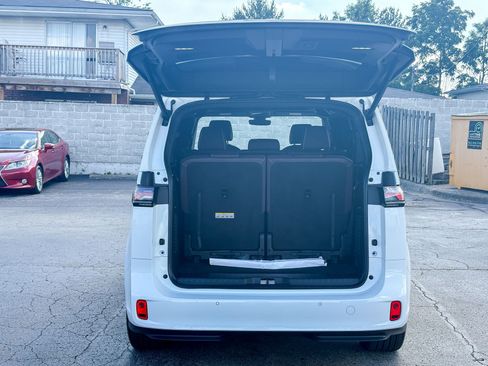 Used 2025 Volkswagen ID. Buzz Pro S RWD image 39