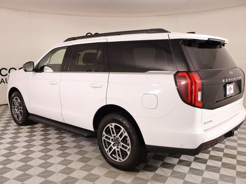 Used 2025 Ford Expedition Active AWD/4WD image 25