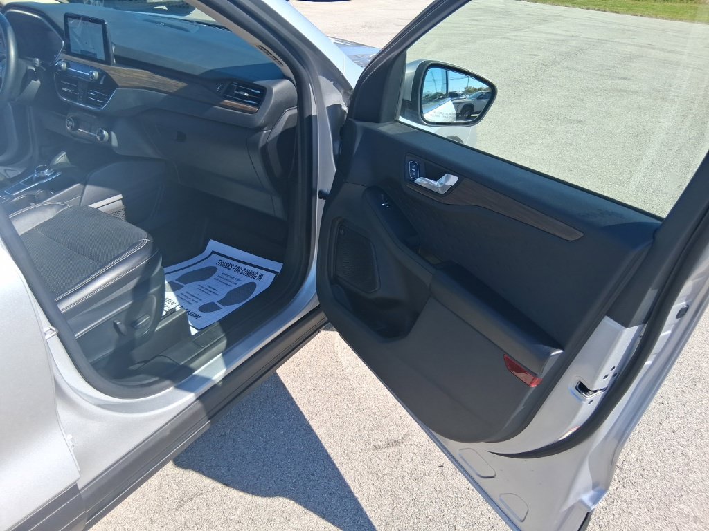 Used 2020 Ford Escape Titanium FWD image 34